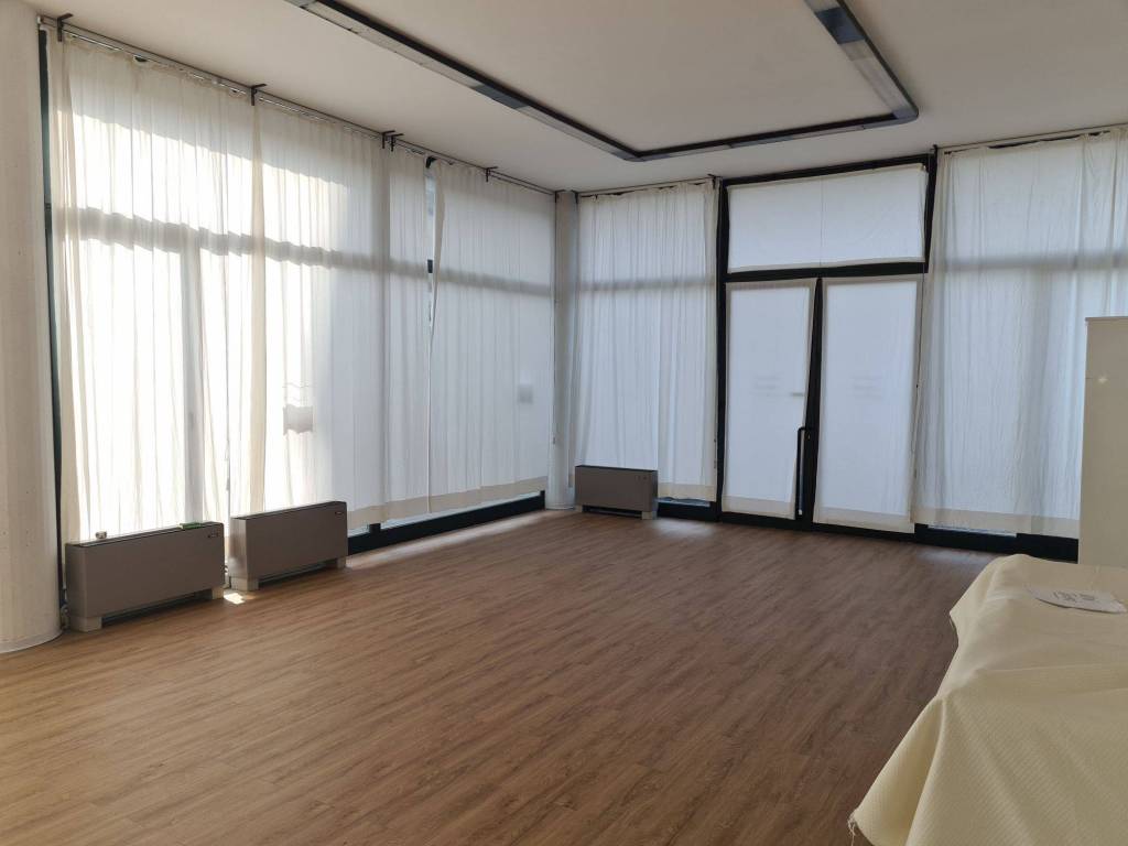 locale commerciale in affitto a Thiene in zona Santo