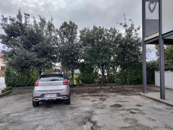 locale commerciale in affitto a Thiene