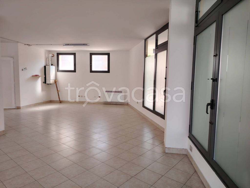 negozio in affitto a Thiene in zona Santo