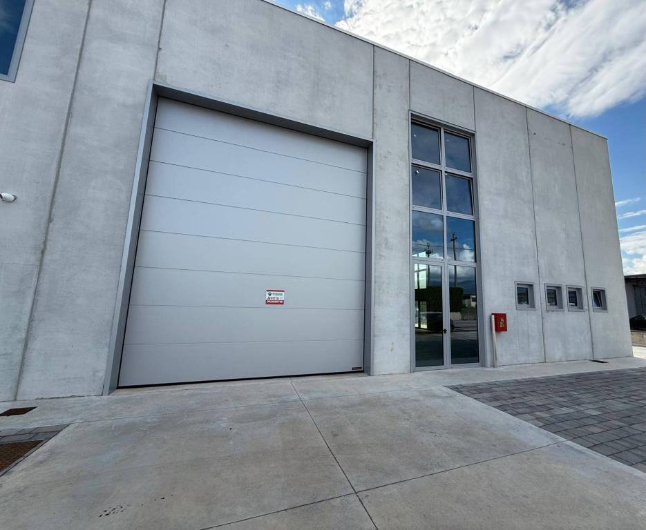 locale commerciale in affitto a Thiene