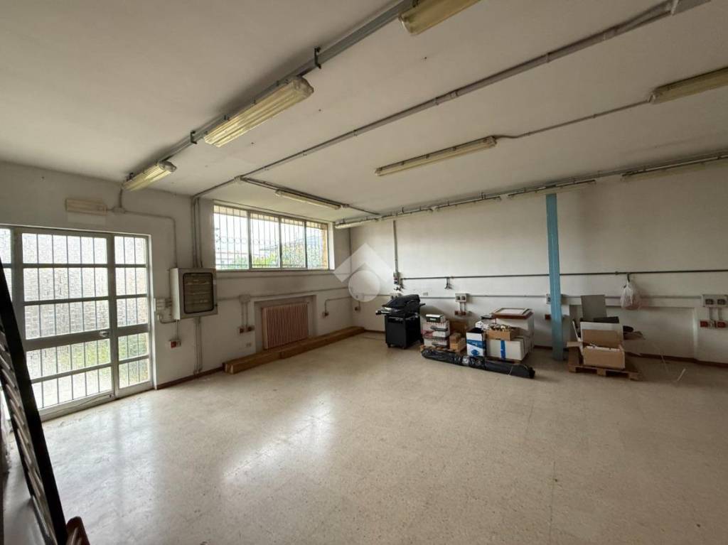 locale commerciale in affitto a Thiene in zona Santo