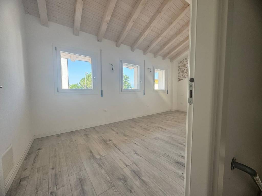 locale commerciale in affitto a Thiene