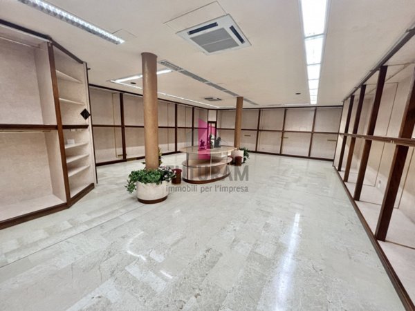 negozio in affitto a Torri di Quartesolo in zona Marola