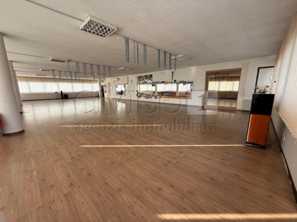 locale commerciale in affitto a Torri di Quartesolo in zona Lerino