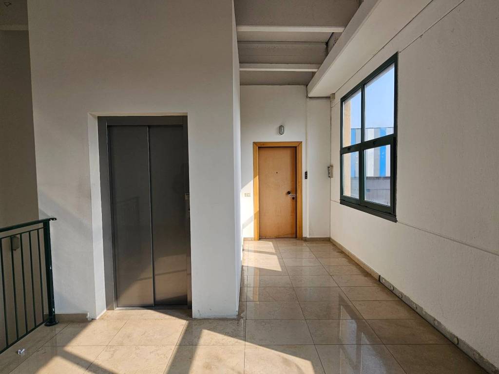 locale commerciale in affitto a Torri di Quartesolo