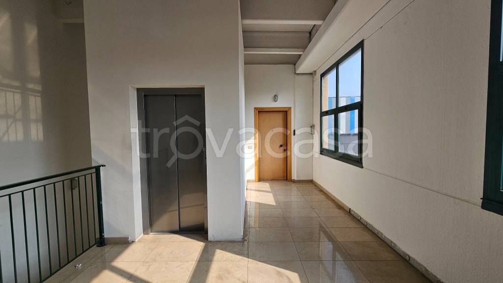 locale commerciale in affitto a Torri di Quartesolo