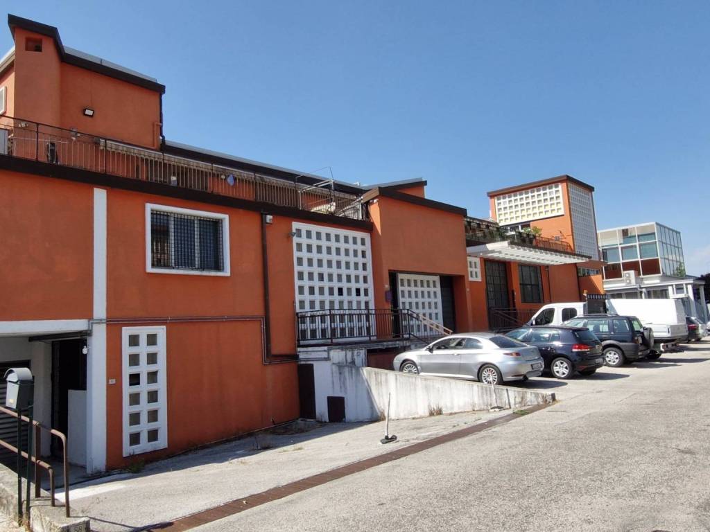 locale commerciale in affitto a Torri di Quartesolo