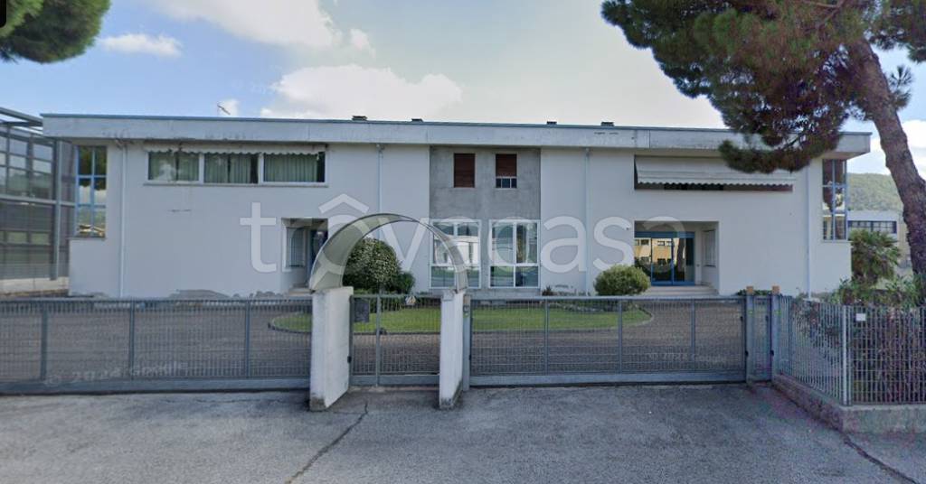 locale commerciale in affitto a Trissino