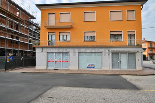 locale commerciale in affitto a Trissino
