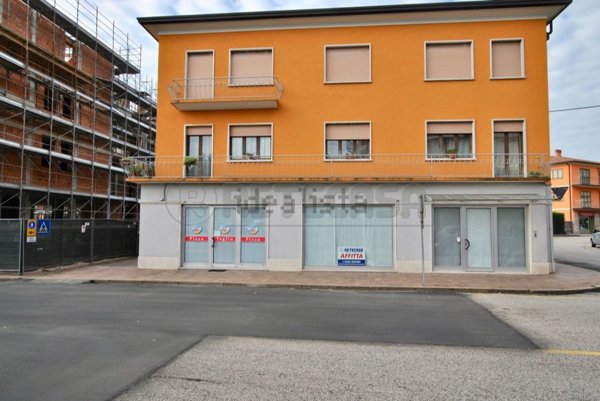 locale commerciale in affitto a Trissino
