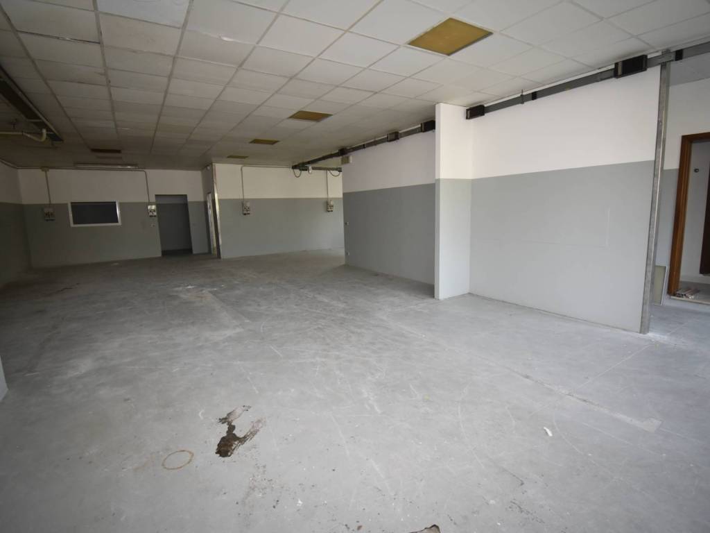 locale commerciale in affitto a Trissino
