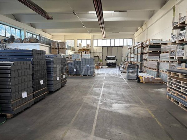 locale commerciale in affitto a Trissino