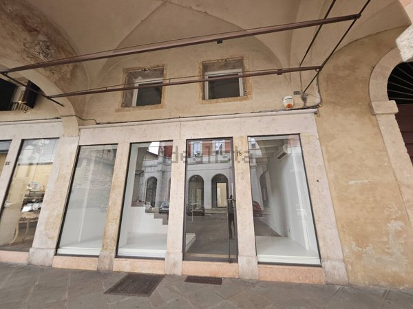 negozio in affitto a Vicenza in zona Centro Storico