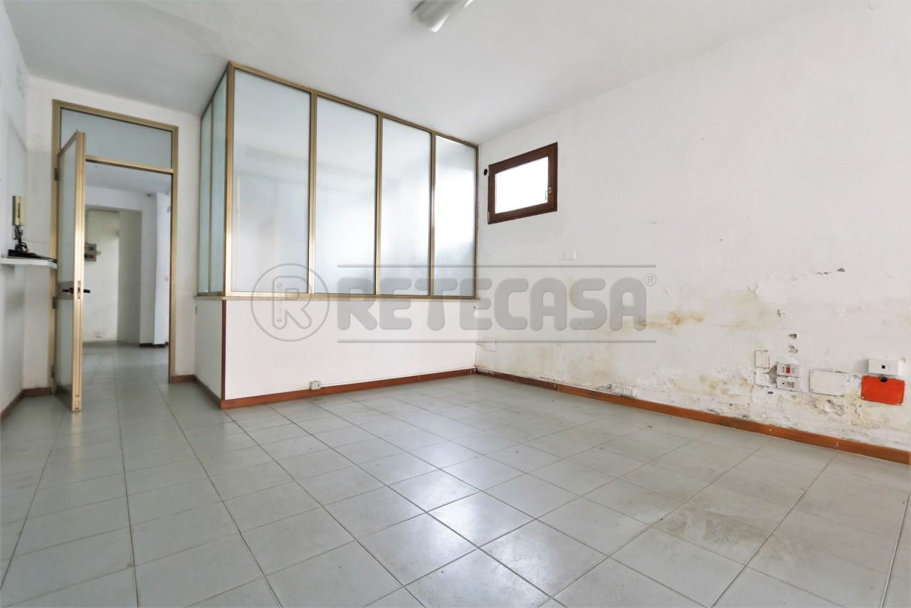 locale commerciale in affitto a Vicenza in zona Pio X