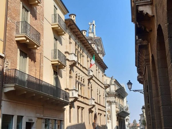 negozio in affitto a Vicenza in zona Centro Storico