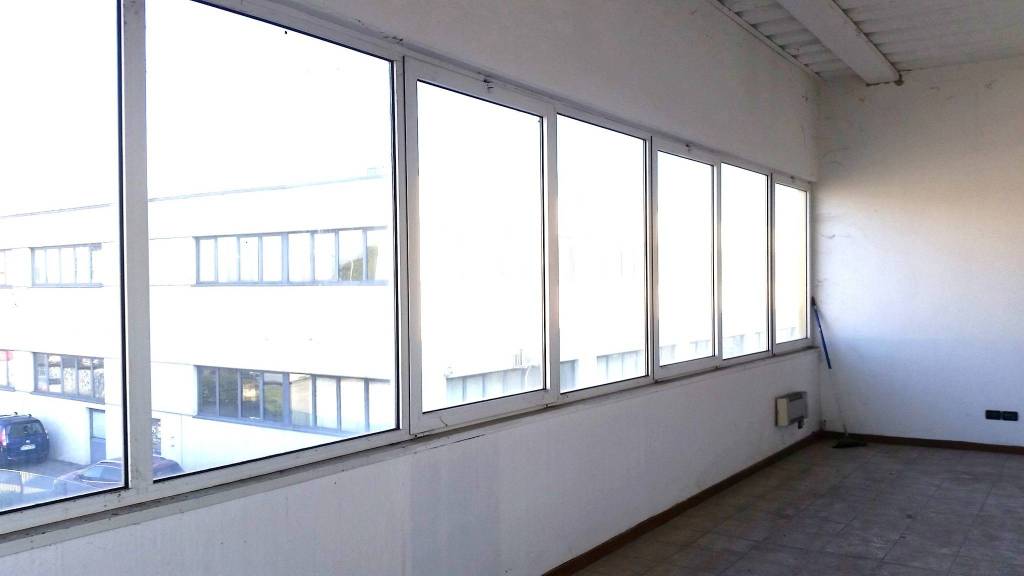 locale commerciale in affitto a Vicenza in zona Saviabona