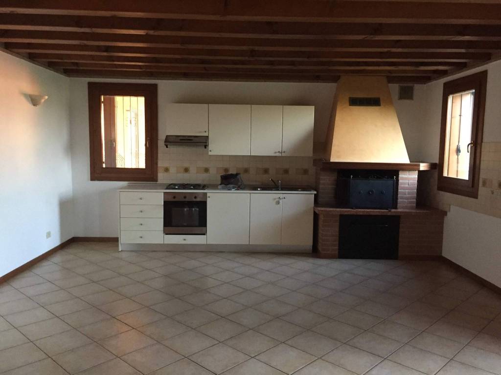 casa indipendente in affitto a Vicenza in zona Saviabona