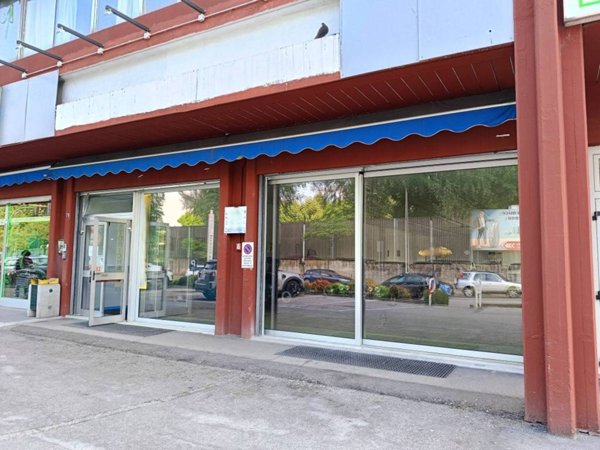 negozio in affitto a Vicenza in zona Saviabona
