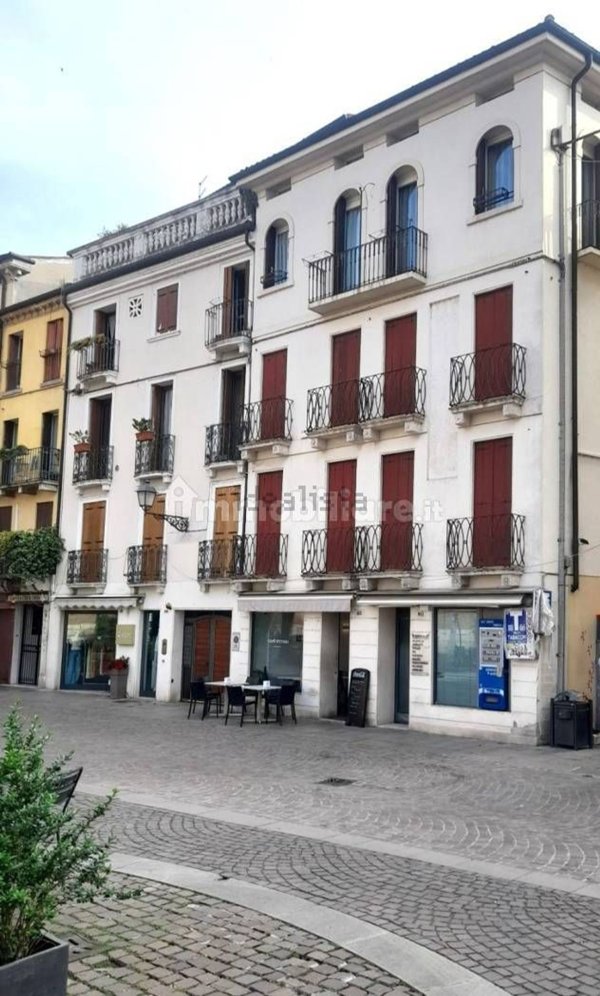 negozio in affitto a Vicenza in zona Centro Storico