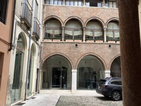 negozio in affitto a Vicenza in zona Centro Storico