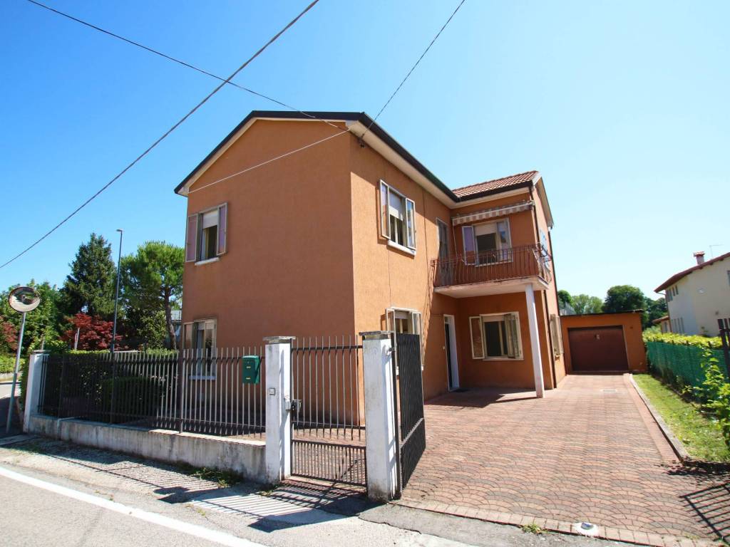 casa indipendente in affitto a Vicenza in zona Borgo Berga