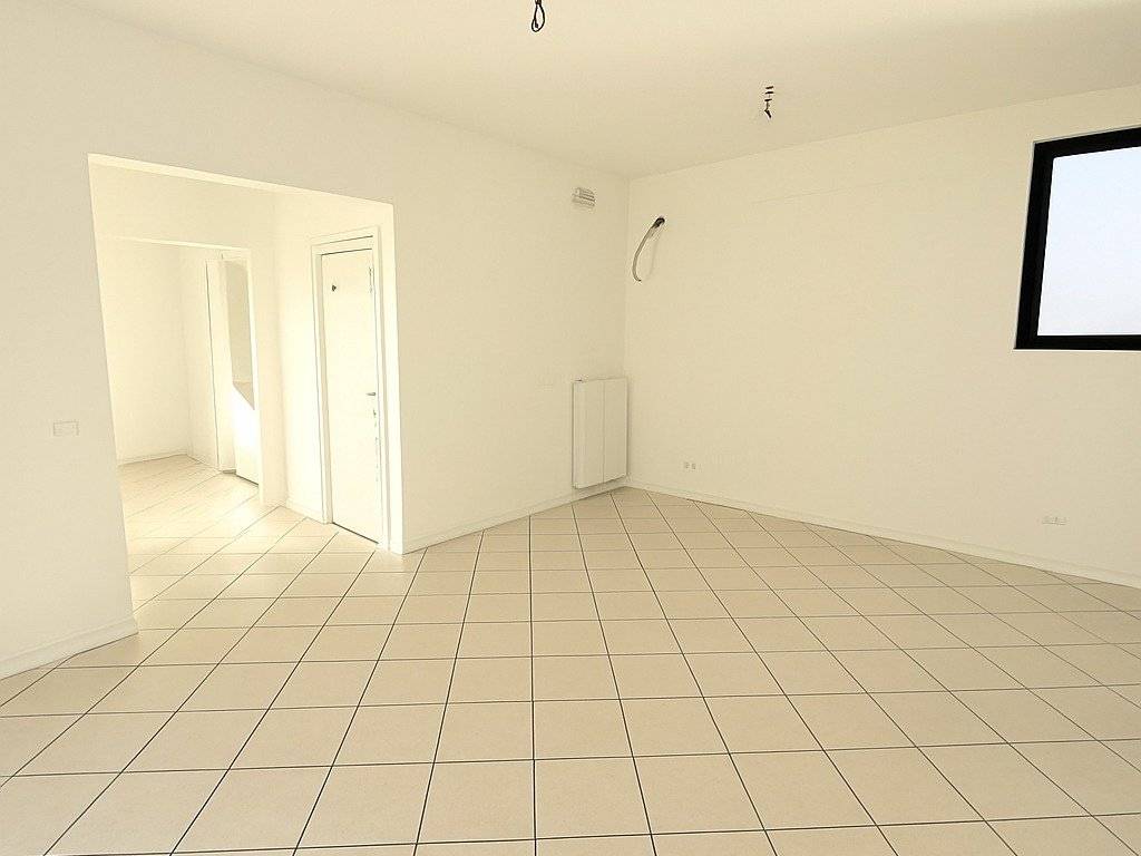 negozio in affitto a Vicenza in zona Saviabona