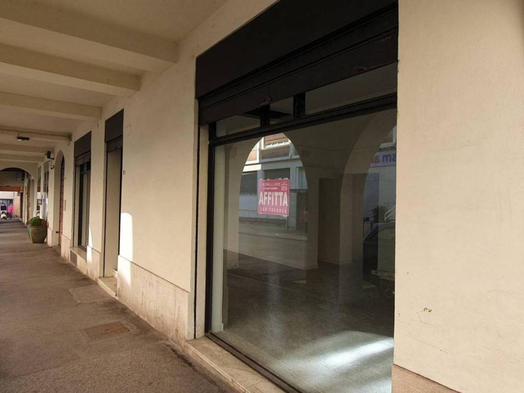 negozio in affitto a Vicenza