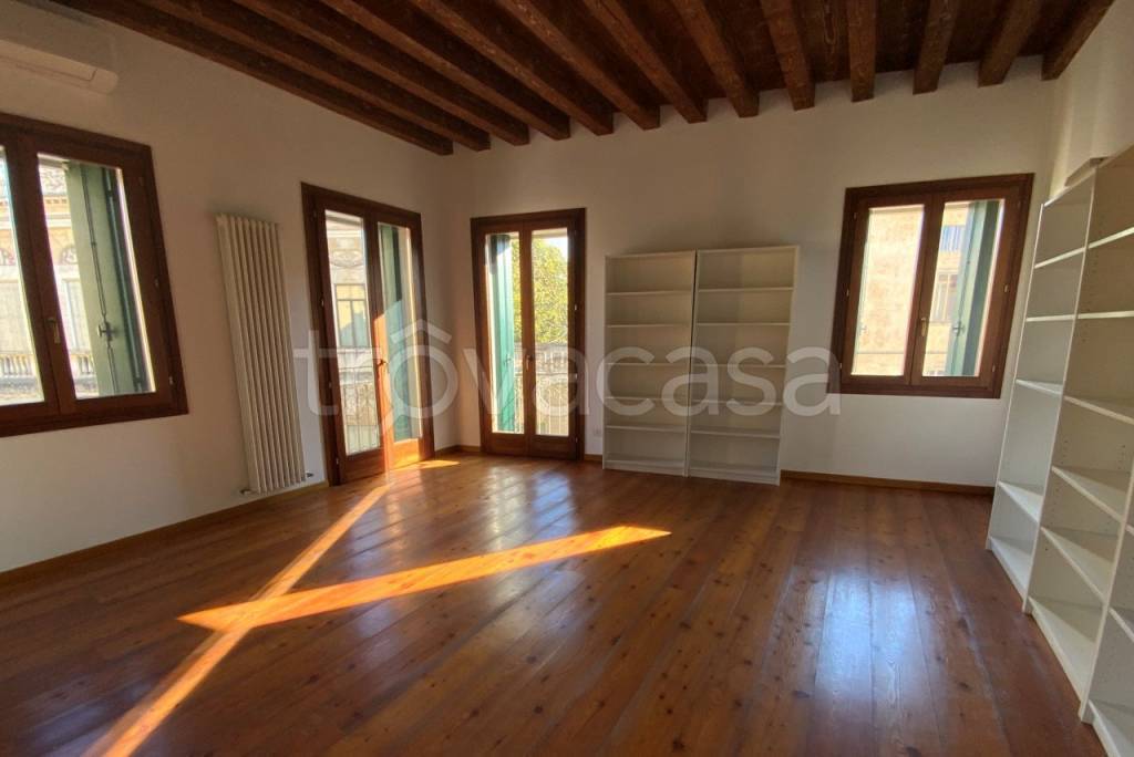 appartamento in affitto a Vicenza in zona Centro Storico