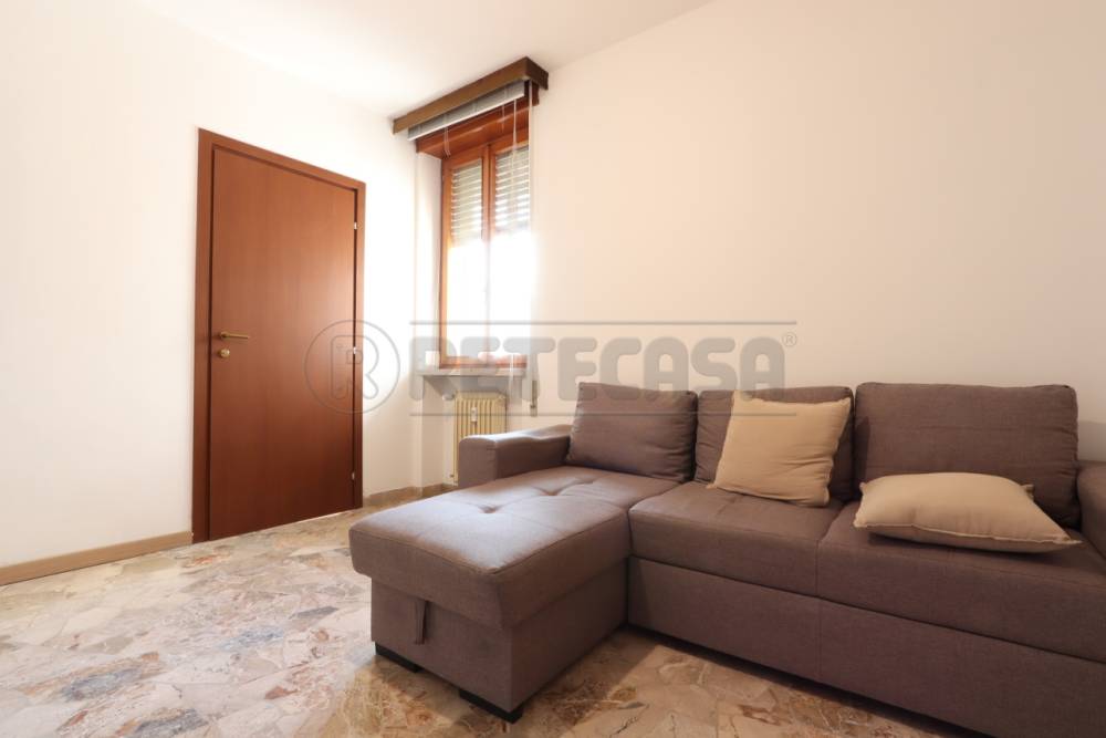 negozio in affitto a Vicenza in zona Cattane