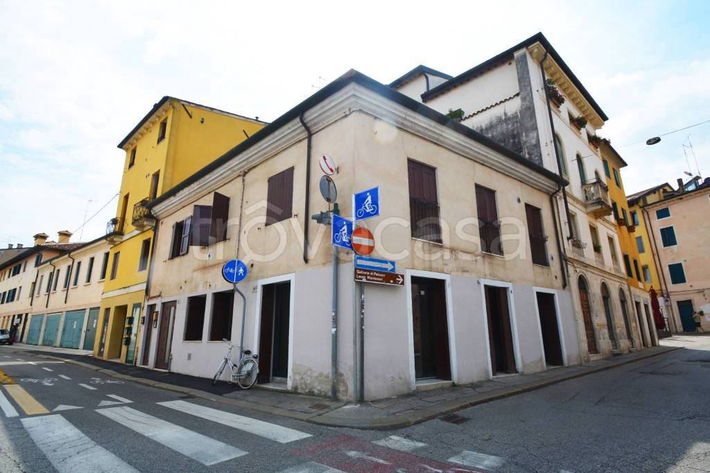 negozio in affitto a Vicenza in zona Centro Storico