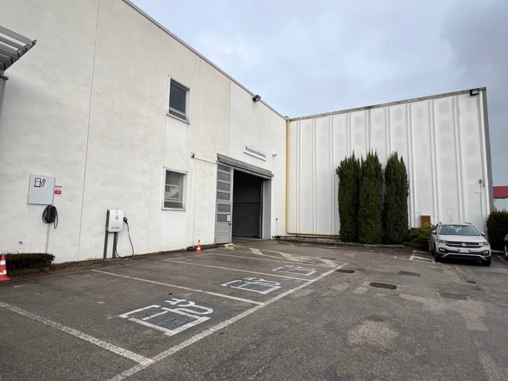locale commerciale in affitto a Vicenza in zona Monte Berico