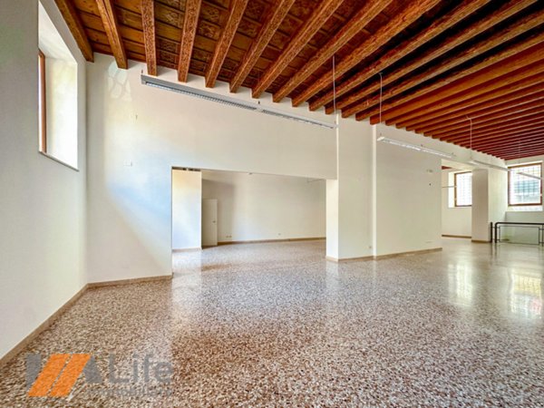 negozio in affitto a Vicenza in zona Centro Storico