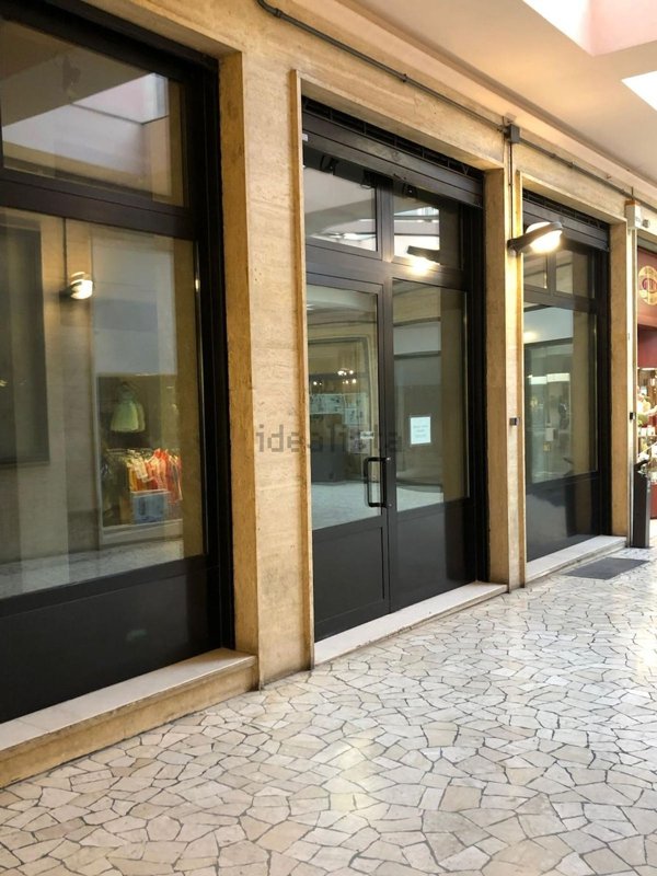 locale commerciale in affitto a Vicenza in zona Centro Storico