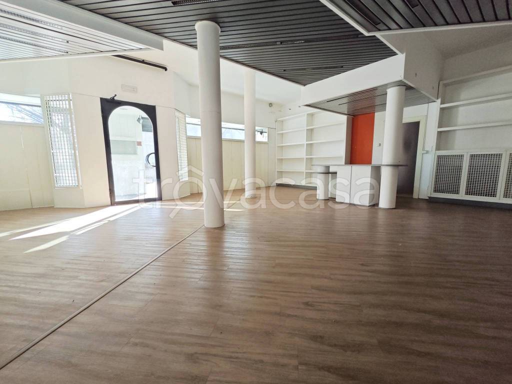 negozio in affitto a Vicenza in zona Ferrovieri