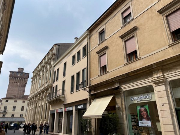 negozio in affitto a Vicenza in zona Centro Storico
