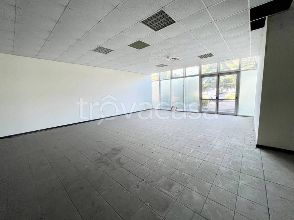 negozio in affitto a Vicenza in zona San Lazzaro/Pomari