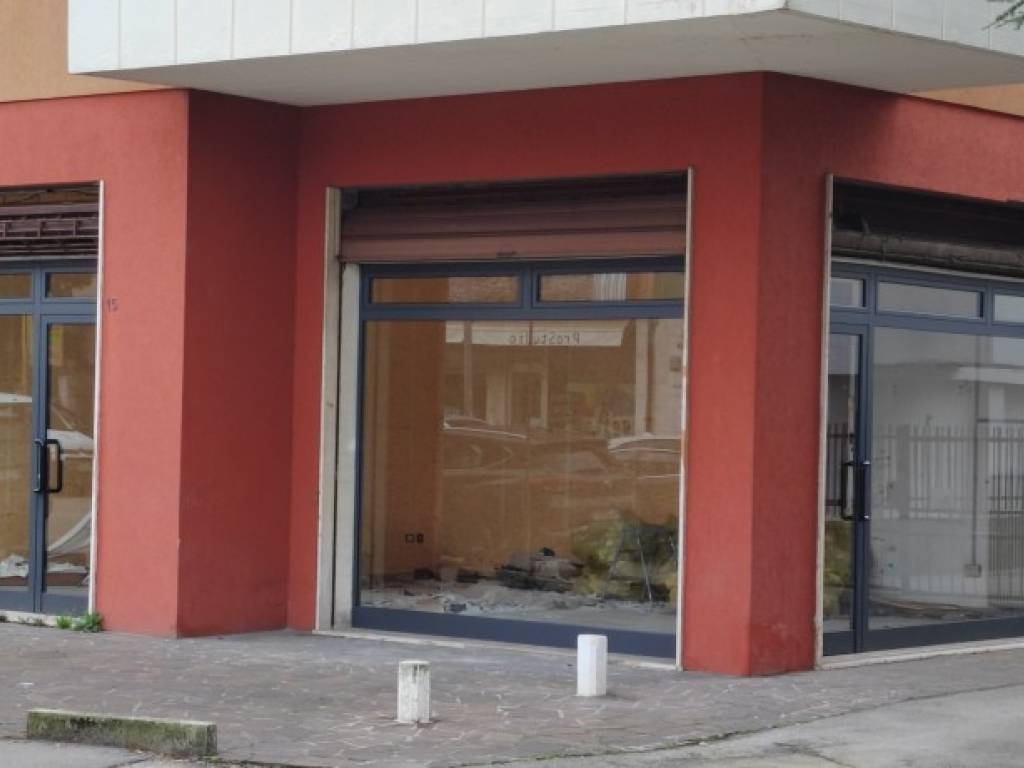 negozio in affitto a Vicenza in zona San Lazzaro/Pomari