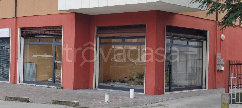 negozio in affitto a Vicenza in zona San Lazzaro/Pomari