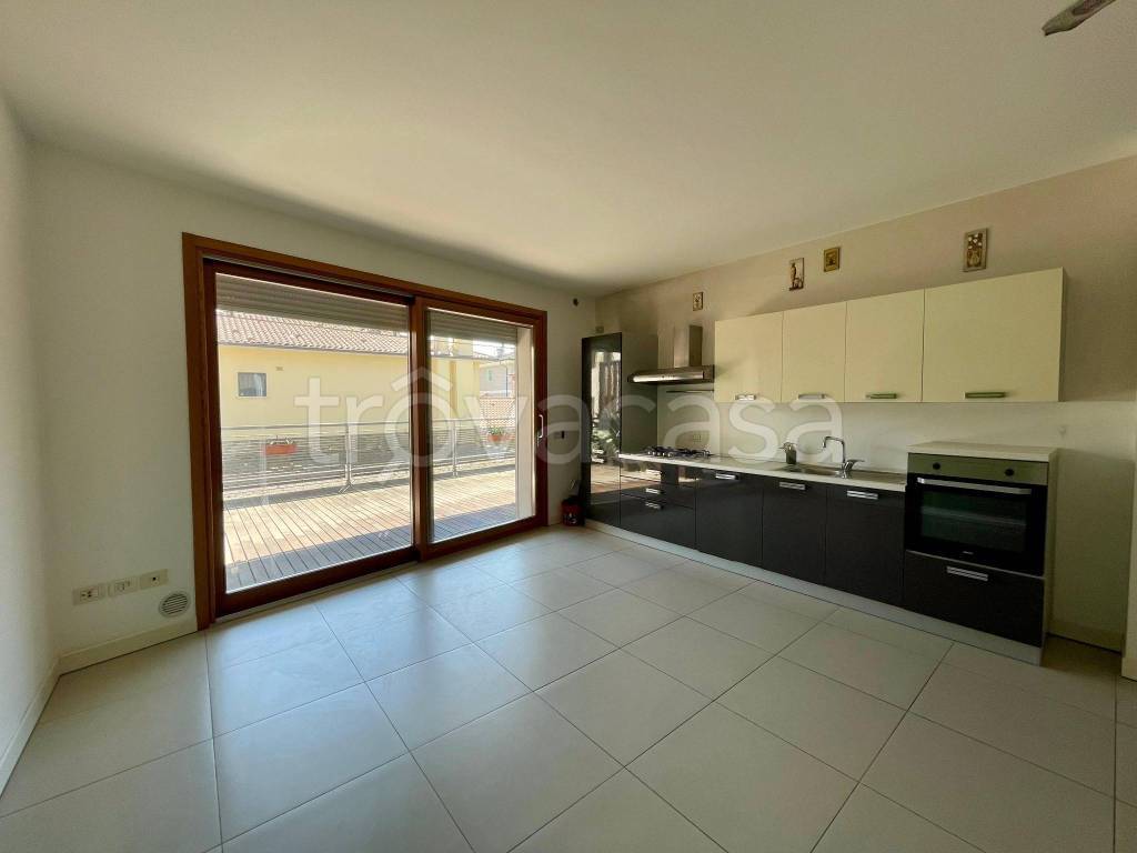 appartamento in affitto a Vicenza in zona Borgo Casale