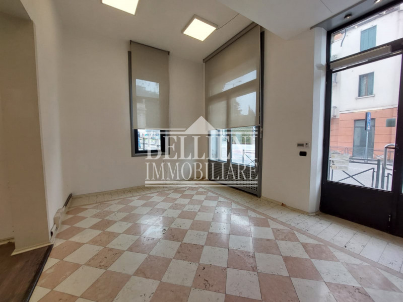 negozio in affitto a Vicenza in zona Borgo Berga