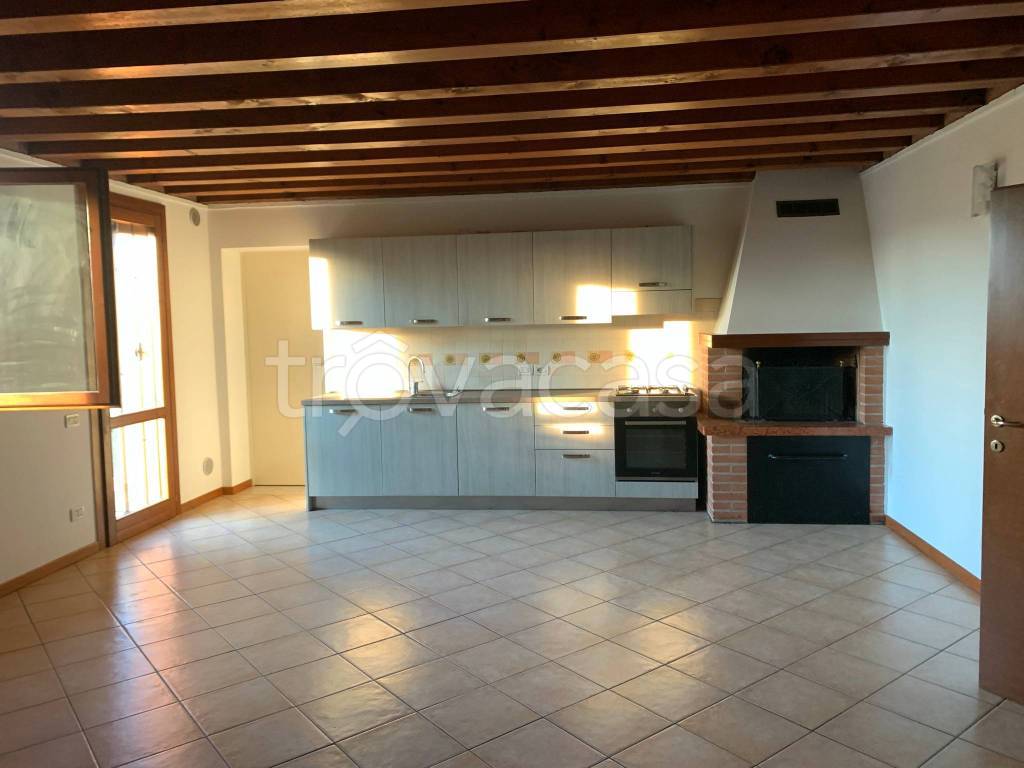 casa indipendente in affitto a Vicenza in zona Saviabona