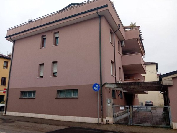 appartamento in affitto a Vicenza in zona Cattane