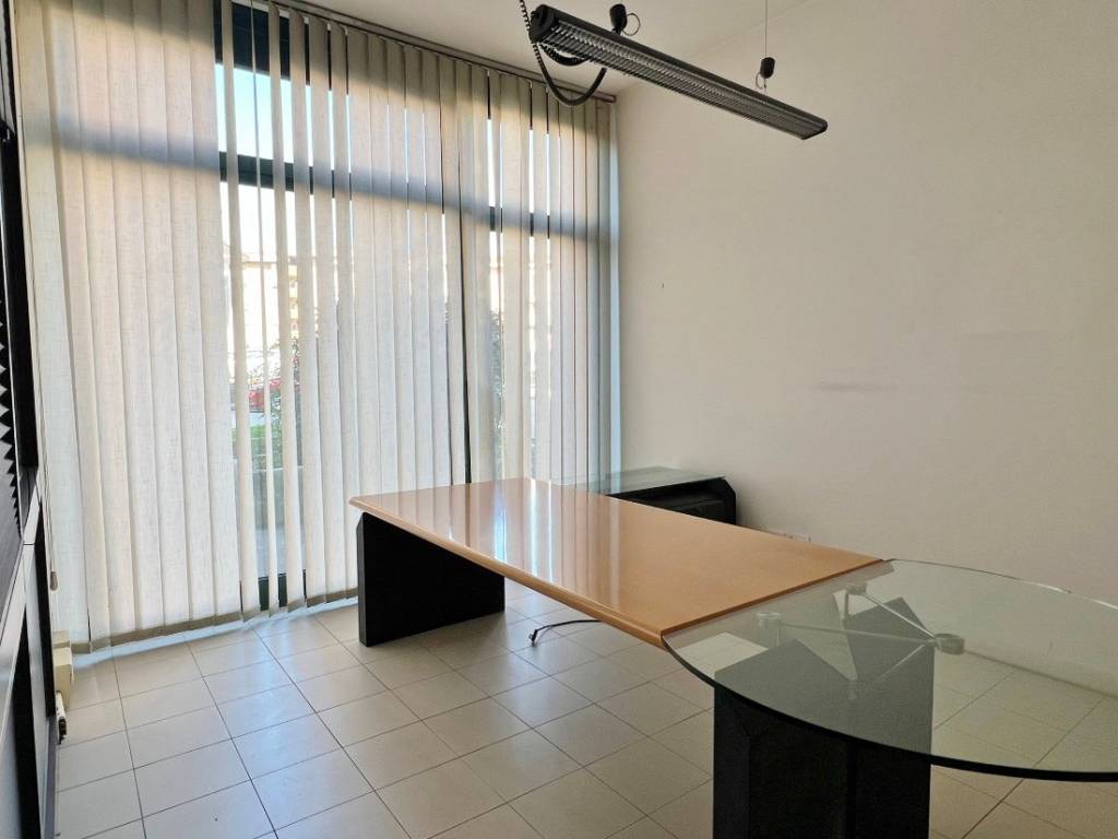 negozio in affitto a Vicenza in zona Villaggio del Sole