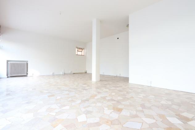 locale commerciale in affitto a Vicenza in zona Pio X