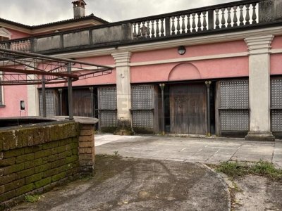negozio in affitto a Zugliano in zona Centrale