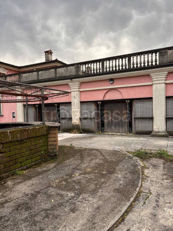 negozio in affitto a Zugliano in zona Centrale