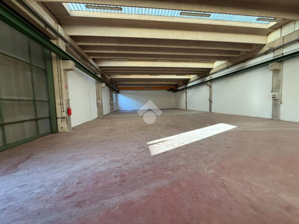 locale commerciale in affitto a Zugliano