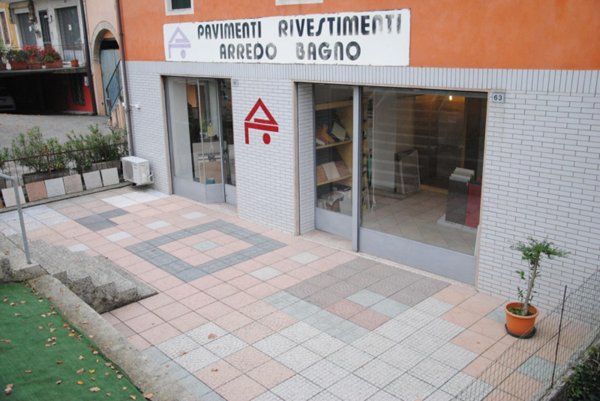negozio in affitto a Barbarano Mossano in zona Ponte di Barbarano