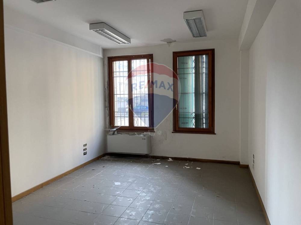 negozio in affitto a Belluno in zona Centro Storico