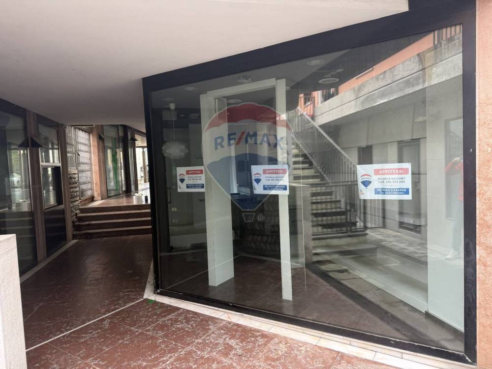 negozio in affitto a Belluno in zona Centro Storico